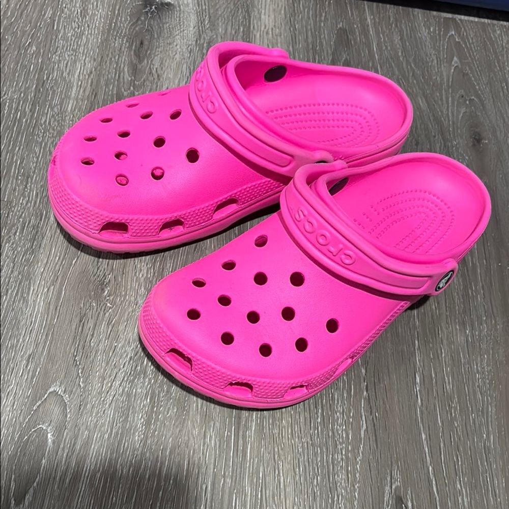 CROCS Pink Sandals with Ventilation Holes and Heel Strap